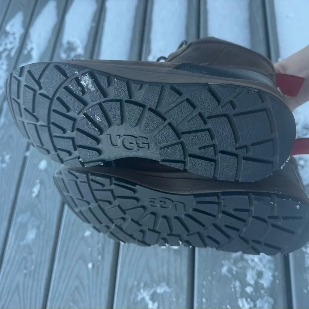 UGG Kids Winter Duck Insulated Brown Boots size 5